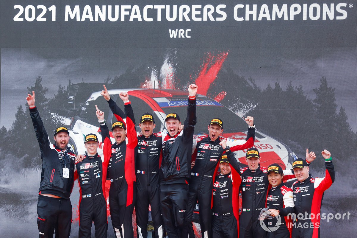 Podium: Tom Fowler (paling kiri), Jari-Matti Latvala, Team principal Toyota Gazoo Racing, Sébastien Ogier, Julien Ingrassia, Toyota Gazoo Racing WRT Toyota Yaris WRC, Elfyn Evans, Scott Martin, Toyota Gazoo Racing WRT Toyota Yaris WRC, #68#, Takamoto Katsuta, Aaron Johnston, Toyota Gazoo Racing WRT Toyota Yaris WRC