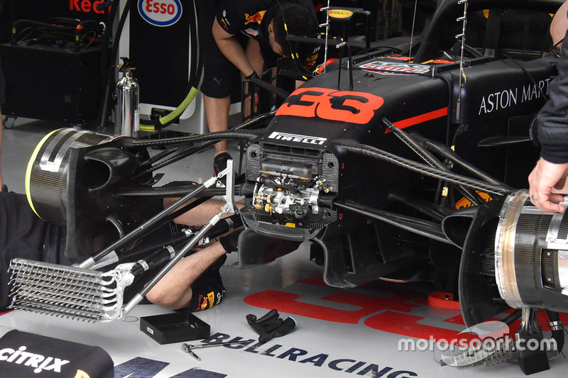 Передня частина Red Bull Racing RB14