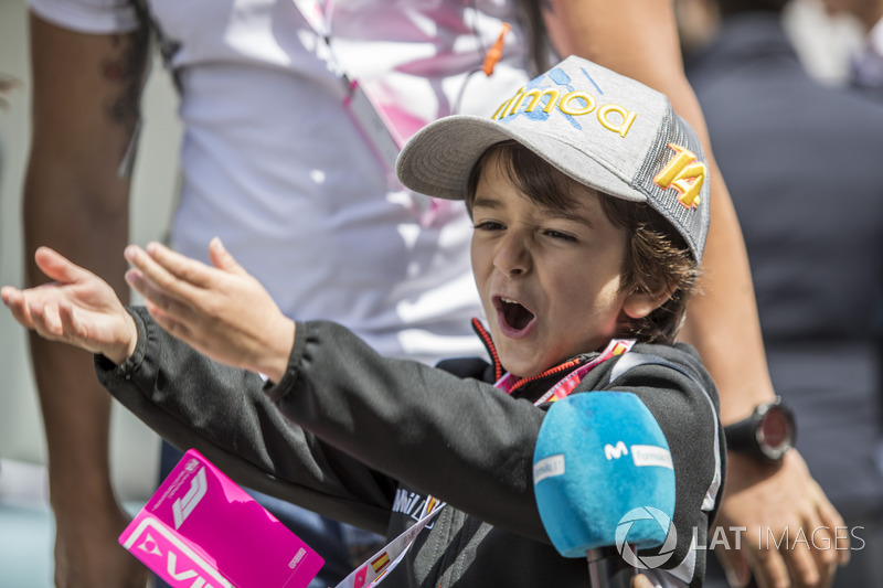 Un pequeño fan de Fernando Alonso, McLaren