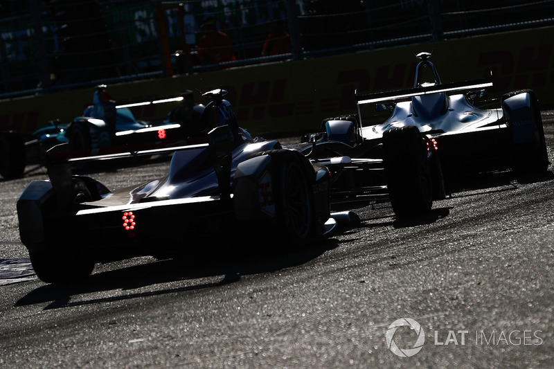 Nicolas Prost, Renault e.Dams, leadsAlex Lynn, DS Virgin Racing
