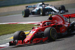 Кімі Райкконен, Ferrari SF71H, Льюіс Хемілтон, Mercedes AMG F1 W09