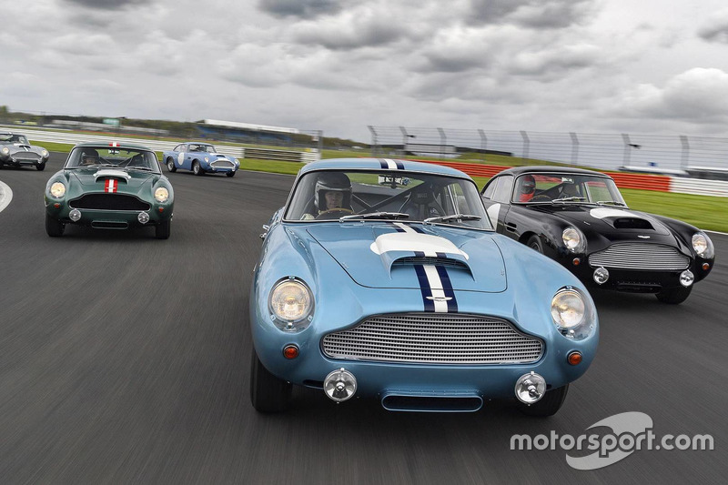 Несколько Aston Martin DB4 GT