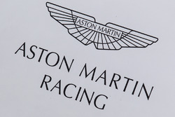 Aston Martin Racing padok alanı ve logo