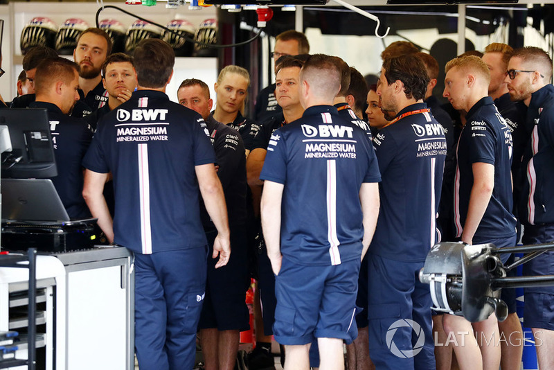 Force India F1 garage meeting