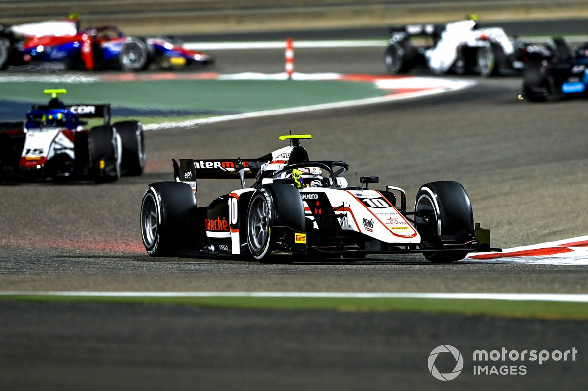 Theo Pourchaire, ART Grand Prix, devance Guilherme Samaia, Charouz Racing System