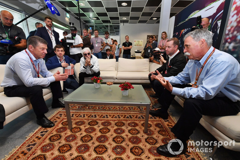 Chase Carey, directeur exécutif du Formula One Group, Dmitry Kozak, vice premier ministre de la Fédération de Russie, Sergey Vorobyev, directeur général du Sochi Autodrom et Bernie Ecclestone