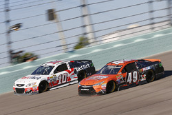 Danica Patrick, Stewart-Haas Racing, Chevrolet; Matt DiBenedetto, Toyota