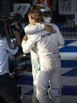 Sieger Nico Rosberg, Mercedes AMG F1 Team; 2. Lewis Hamilton, Mercedes AMG F1 Team, im Parc Ferme