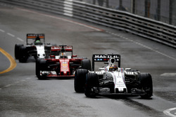 Felipe Massa, Williams FW38, Sebastian Vettel, Ferrari SF16-H, en Nico Hulkenberg, Force India VJM09