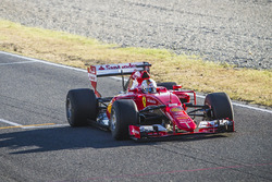 Себастьян Феттель, Ferrari SF15-T тестує шини Pirelli зразку 2017