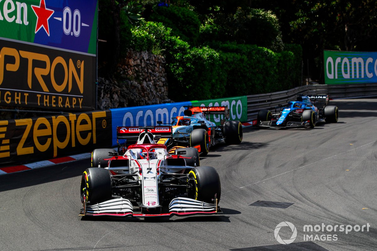 Kimi Raikkonen, Alfa Romeo Racing C41 , Daniel Ricciardo, McLaren MCL35M, and Fernando Alonso, Alpine A521
