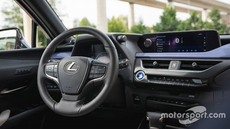 Lexus UX 2019 року