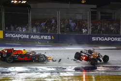 Fernando Alonso, McLaren MCL32, Kimi Raikkonen, Ferrari SF70H, Max Verstappen, Red Bull Racing RB13