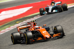 Стоффель Вандорн, McLaren MCL32, Льюіс Хемілтон, Mercedes AMG F1 W08