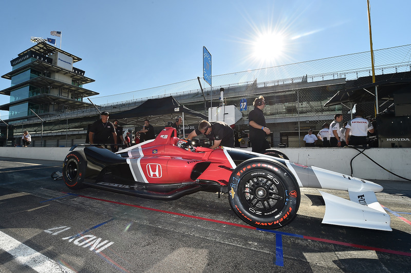 Oriol Servia probando el Honda IndyCar 2018