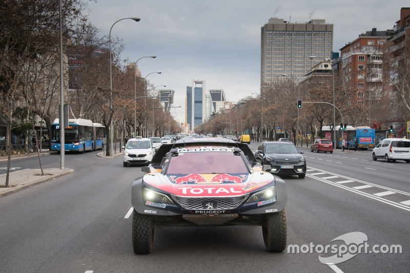 Carlos Sainz, Lucas Cruz, Peugeot Sport in the streets of Madrid
