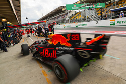 Max Verstappen, Red Bull Racing RB13 oefent een pitstop