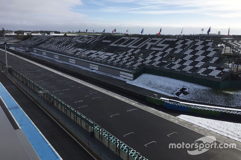 Magny-Cours grandstand under the snow