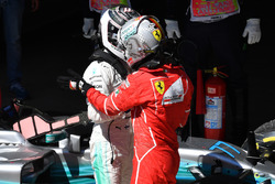 Yarış galibi Sebastian Vettel, Ferrari ve Valtteri Bottas, Mercedes AMG F1, parc ferme