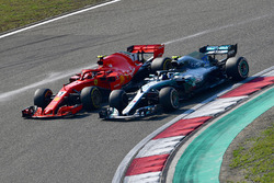 Кімі Райкконен, Ferrari SF71H, Валттері Ботас, Mercedes-AMG F1 W09 EQ Power+