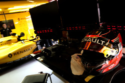 Helm van Esteban Ocon, Third Driver, Renault Sport F1 Team