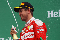 Sebastian Vettel, Ferrari festeggia il suo secondo posto sul podio