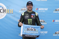 Kurt Busch, Stewart-Haas Racing, Ford Fusion Monster Energy / Haas Automation, pole award