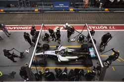 Valtteri Bottas, Mercedes AMG F1 W08, makes a stop during practice