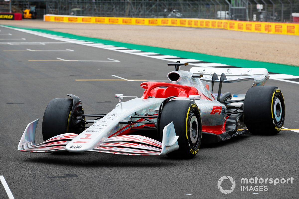 El evento de lanzamiento del coche de Fórmula 1 de 2022 en la parrilla de Silverstone