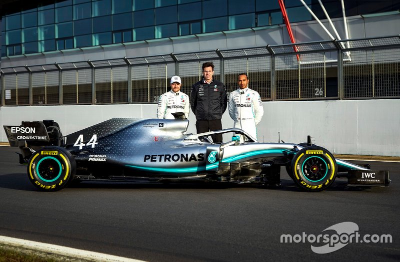 Valtteri Bottas, Toto Wolff, Lewis Hamilton with the Mercedes AMG F1 W10