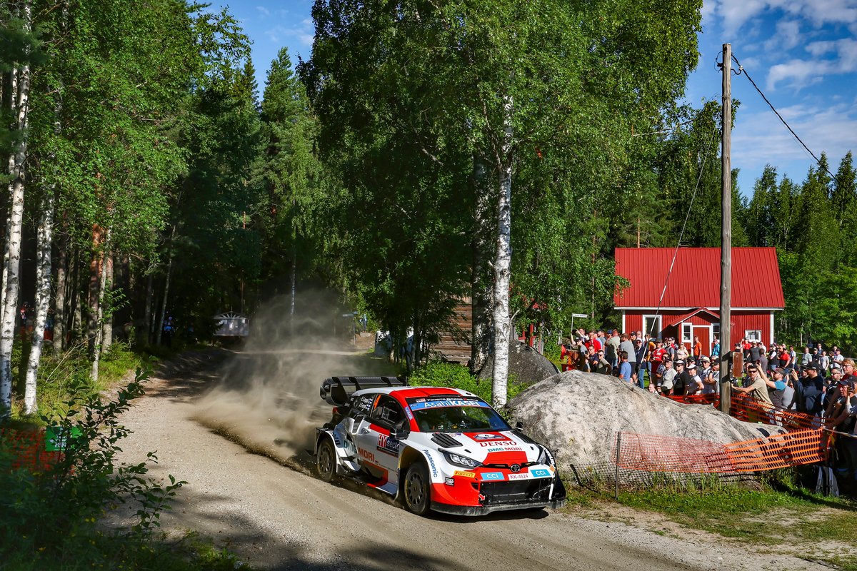 Lappi revient doucement mais sûrement sur Tänak. De quoi entrevoir une deuxième victoire en WRC sur les terres de son premier succès ?