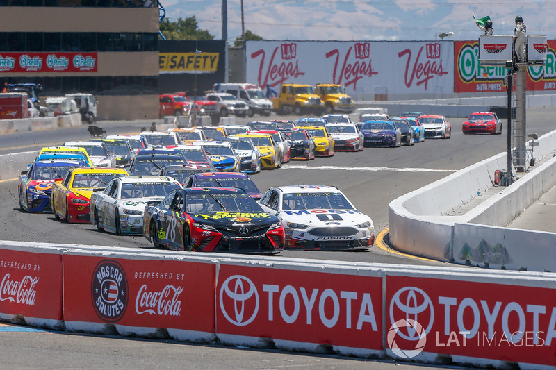 Мартин Труэкс-мл., Furniture Row Racing, Toyota Camry 5-hour ENERGY/Bass Pro Shops, Кевин Харвик, Stewart-Haas Racing, Ford Fusion Mobil 1
