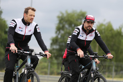 Alexander Wurz, Fernando Alonso, Toyota Gazoo Racing bike the track