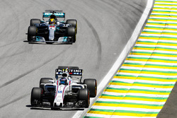 Lance Stroll, Williams FW40, Lewis Hamilton, Mercedes AMG F1 W08