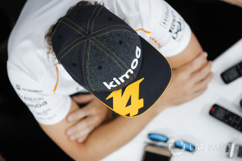 Fernando Alonso, McLaren, avec les médias