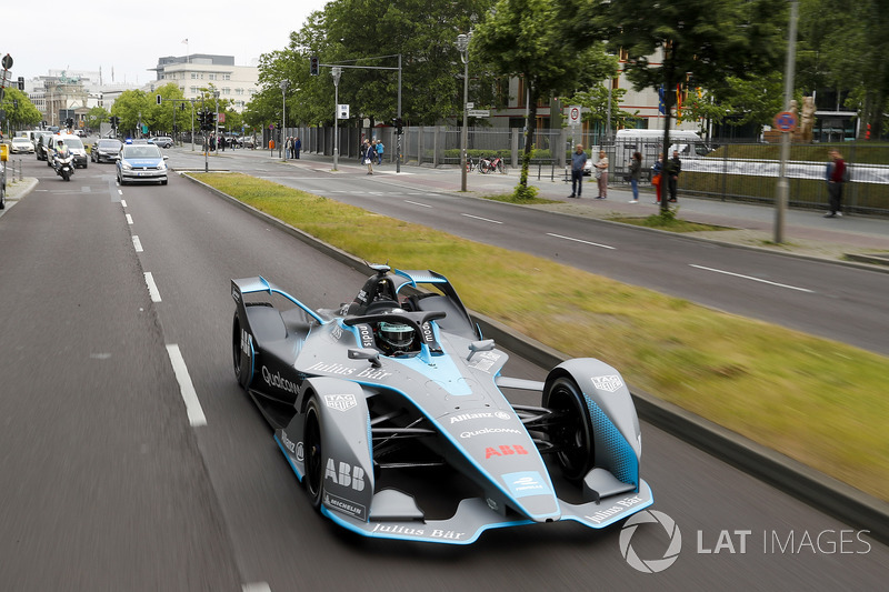 Kampiun F1, Nico Rosberg, mengemudikan mobil generasi kedua Formula E