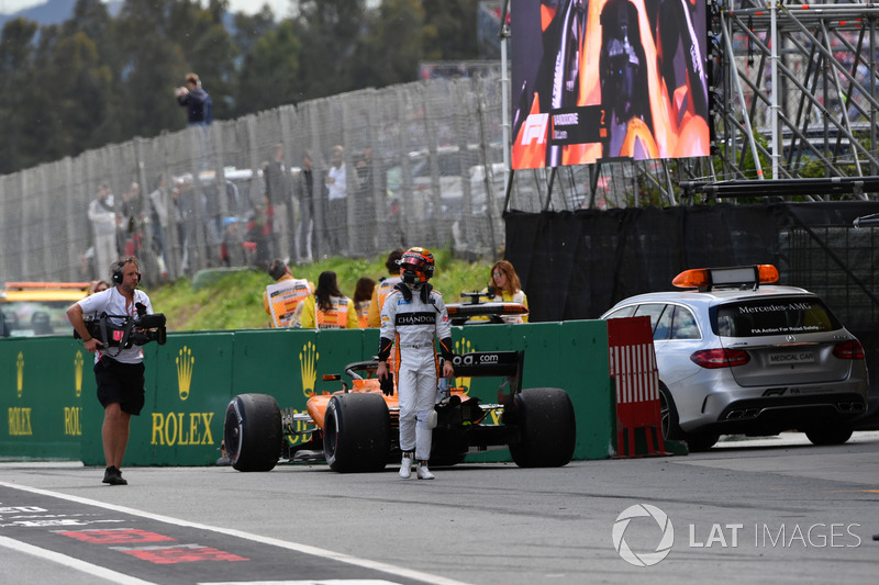 Сход: Стоффель Вандорн, McLaren