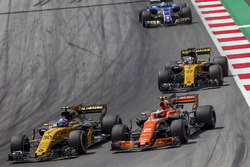 Jolyon Palmer, Renault Sport F1 Team RS17, Stoffel Vandoorne, McLaren MCL32 pozisyon mücadelesi