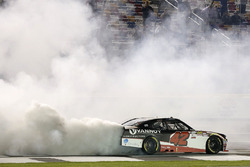 Ganador de la carrera Alex Bowman, Chip Ganassi Racing Chevrolet