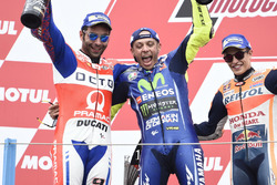 Подіум: друге місце Даніло Петруччі, Pramac Racing, переможець гонки Валентино Россі, Yamaha Factory