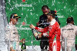 Podium: racewinnaar Lewis Hamilton, Mercedes AMG F1, tweede plaats Nico Rosberg, Mercedes AMG F1, de