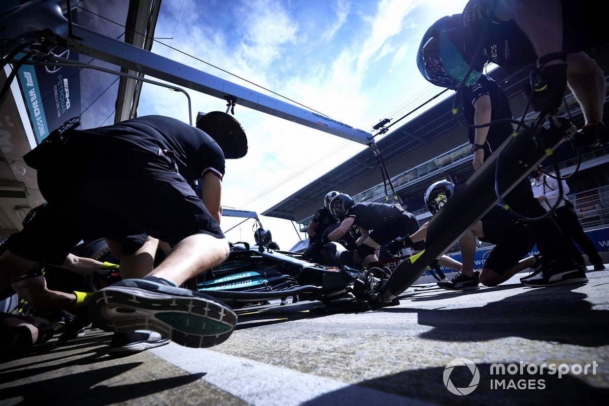 Mercedes oefent een pitstop.