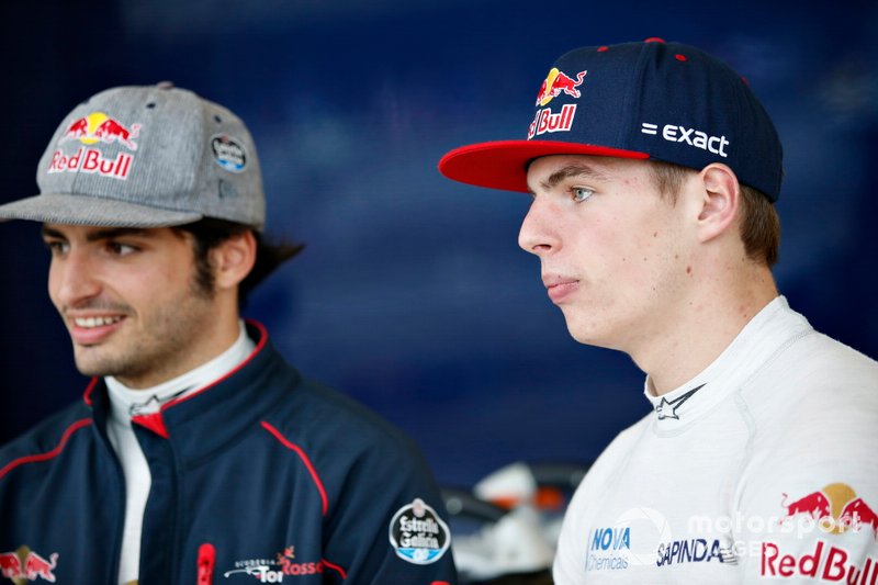 Max Verstappen, Toro Rosso, dan Carlos Sainz Jr., Toro Rosso, dalam sesi wawancara di GP Amerika Serikat 2015.