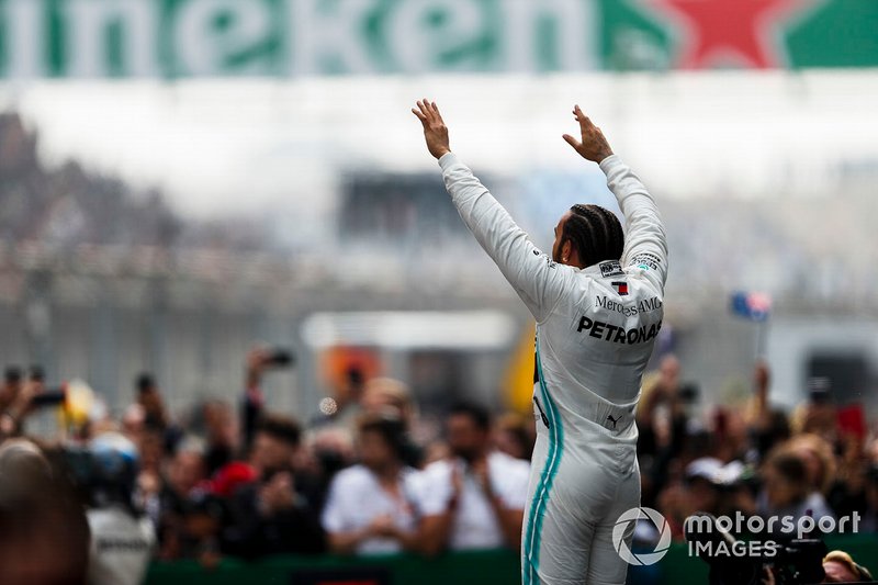 Льюіс Хемілтон, Mercedes AMG F1, святкує перемогу