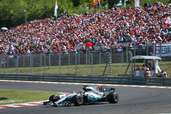 Льюіс Хемілтон, Mercedes-Benz F1 W08 Hybrid
