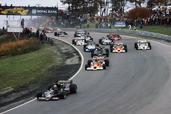 Mario Andretti Lotus 78 Ford leads James Hunt McLaren M26 Ford, Gunnar Nilsson Lotus 78 Ford, Jochen Mass McLaren M26 Ford and Alan Jones Shadow DN8 Ford at the start