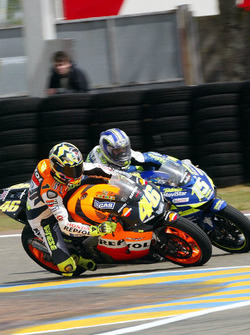 Valentino Rossi, Repsol Honda Team; Sete Gibernau, Telefónica Movistar, Honda