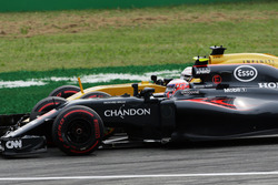 Дженсон Баттон, McLaren MP4-31, Кевін Магнусеен, Renault Sport F1 Team RS16
