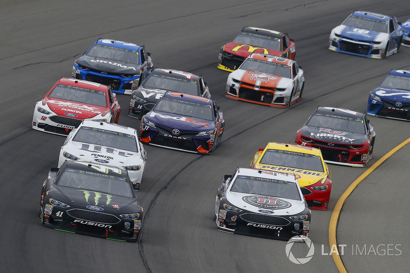Kurt Busch, Stewart-Haas Racing, Ford Fusion Monster Energy / Haas Automation and Kevin Harvick, Stewart-Haas Racing, Ford Fusion Jimmy John's