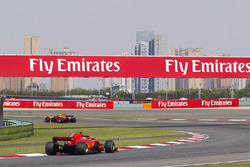 Max Verstappen, Red Bull Racing RB14 Tag Heuer, Kimi Raikkonen, Ferrari SF71H